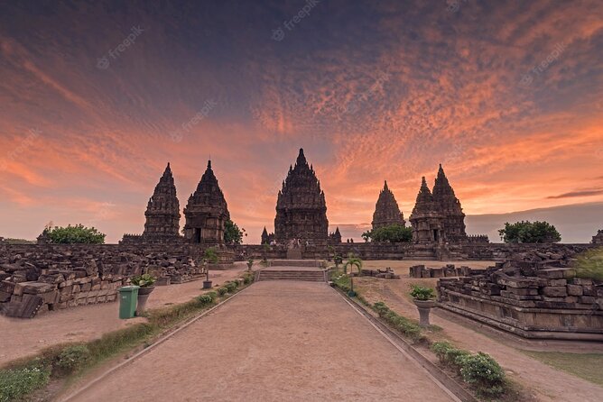 1 Day Yogyakarta tour ( Borobudur temple, Merapi Lava Tour, Prambanan Temple) - Prambanan: Hindu Architecture at Day’s End