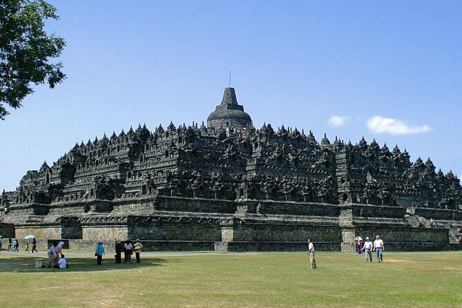 1 Day Yogyakarta tour ( Borobudur temple, Merapi Lava Tour, Prambanan Temple) - The Driver’s Role and the Guide Question