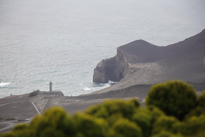 10 Volcanos hiking private tour in Faial - The private format and the practical equipment