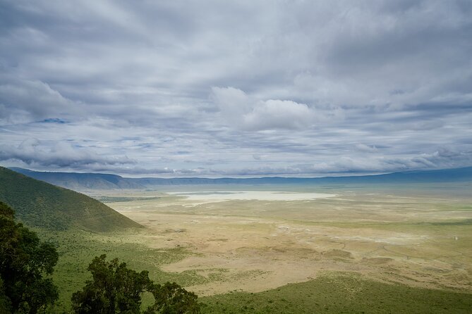 2 Days Safari Tour in Tarangire and Ngorongoro Crater - Ngorongoro Crater: a dramatic second day