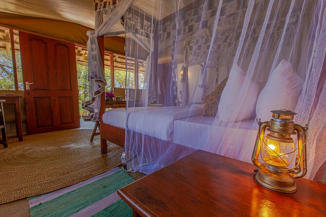 4 Days Lodge Safari in Lake Manyara, Serengeti & Ngorongoro Crater - Day 3: Early wildlife viewing and the road to Ngorongoro