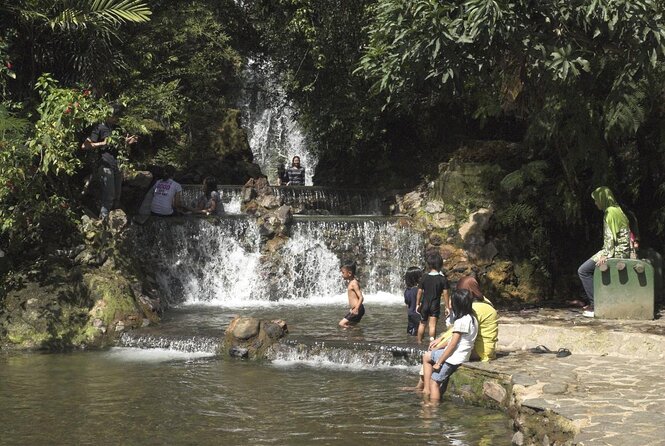 Active Volcano, Rice Field, Hot Spring, Fruit market, Tea Plantation with Lunch - Lembang Fruit Market and the taste of Java