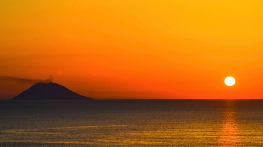 Aeolian Islands mini cruise with Stromboli by night - Key points at a glance