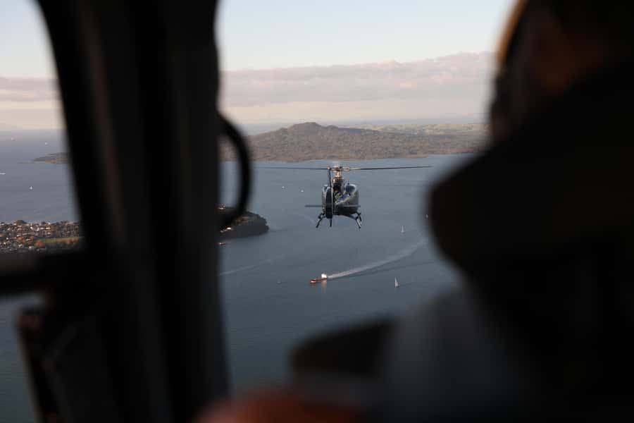 Auckland: 20min Helicopter scenic flight - City & Volcanoes - Cornwall Park and Auckland Museum from the air