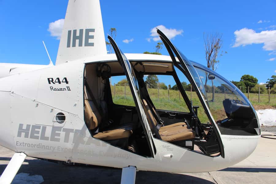 Auckland: 20min Helicopter scenic flight - City & Volcanoes - Across the Hauraki Gulf toward Devonport