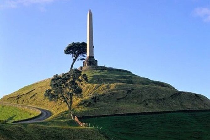 Auckland City Volcano & Scenic Highlights Tour - Mount Eden, the volcanic high point