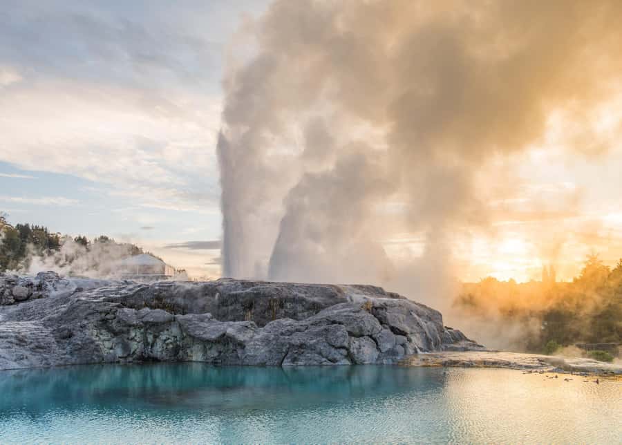 Auckland: Full-Day Trip to Rotorua Geothermal Valley - Māori culture at the Marae and arts schools