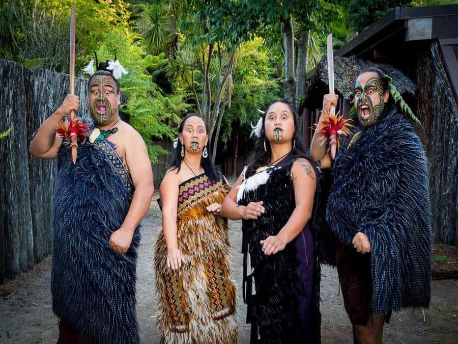 Auckland: Rotorua Māori Cultural & Geothermal Tour & Lunch - Meeting Māori tradition at Mitai Māori Village