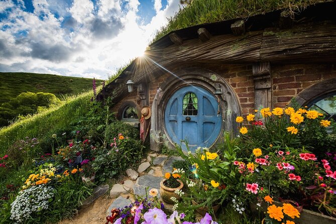 Auckland to Hobbiton Movie Set and Rotorua's Geothermal Valley - What to expect at Te Puia in Rotorua