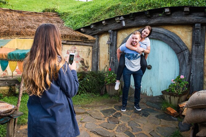 Auckland to Hobbiton Movie Set and Rotorua's Geothermal Valley - Is $279.26 good value?