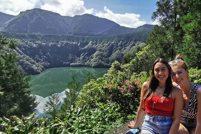 Azores: Shore Excursion Sete Cidades - Blue & Green Twin Crater Lakes - Arruda Pineapple Plantation: a short, unusual stop