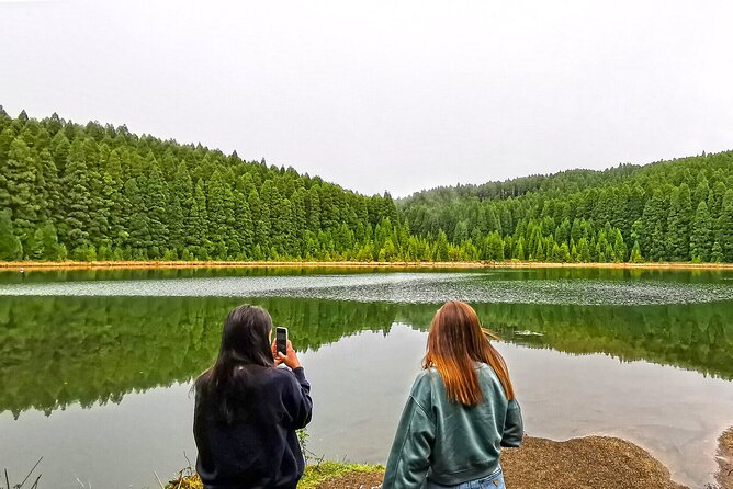 Azores: Shore Excursion Sete Cidades - Blue & Green Twin Crater Lakes - Vista do Rei and the blue and green lakes