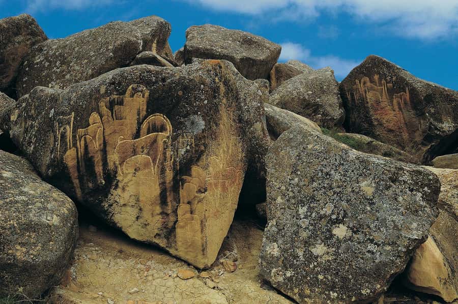 Baku: Gobustan/Absheron guided tour with lunch and tickets - The First Oil Well and Azerbaijan’s modern identity