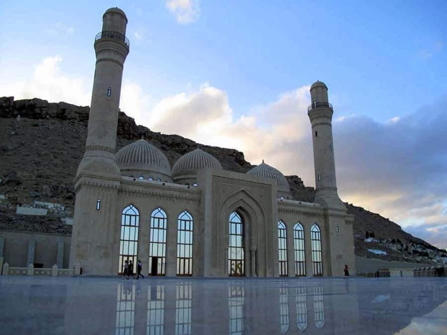 Baku: Gobustan/Absheron guided tour with lunch and tickets - Lunch provides a needed pause