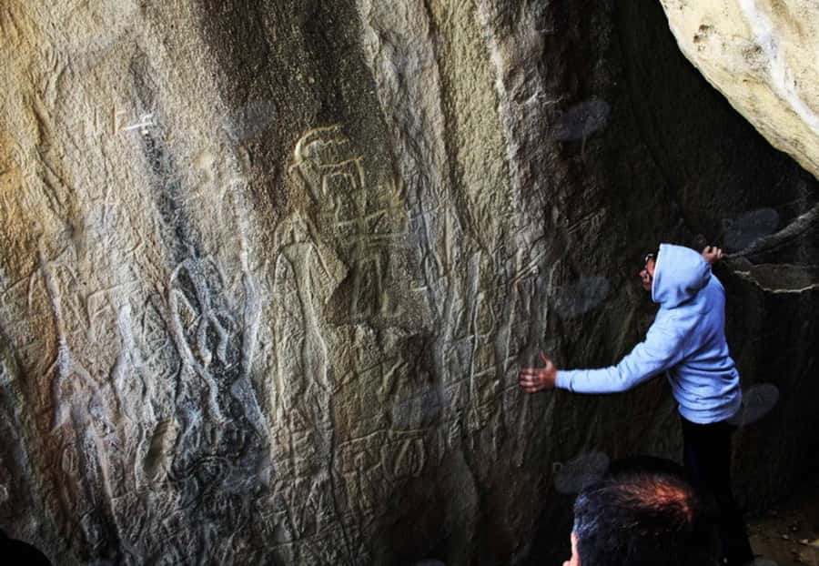 Baku: Gobustan/Absheron guided tour with lunch and tickets - Yanar Dag, the Burning Mountain