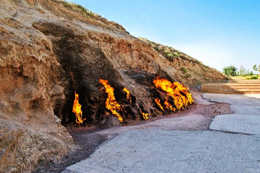 Baku: Gobustan, Mud Volcanoes & Absheron (Group or Private) - Lunch is a practical pause, not a highlight