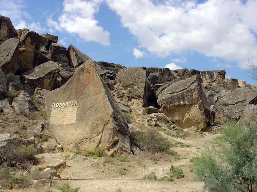 Baku: Gobustan, Mud Volcanoes, Fire Temple, & Yanar Dag Tour - Transport, guide quality, and the small details