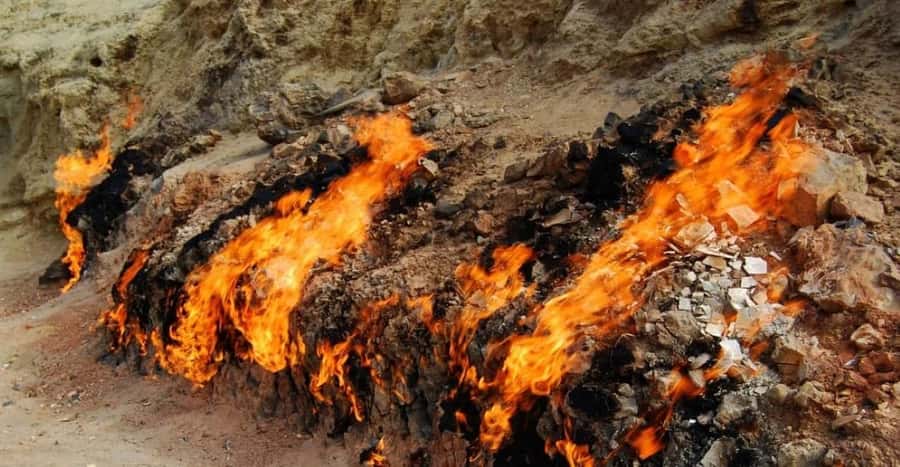 Baku:Gobustan Mud Volcanoes Temple & Entry tickets included - Ateshgah Fire Temple and Zoroastrian tradition