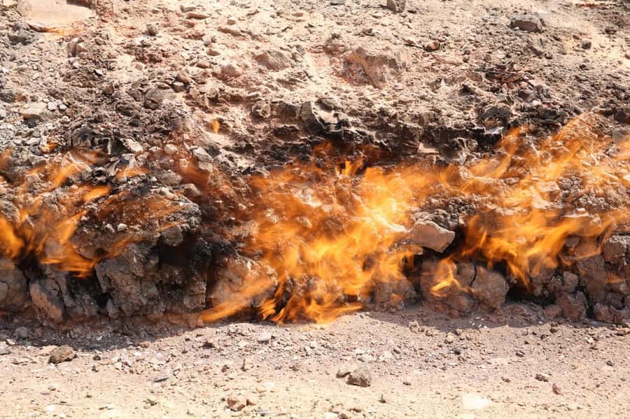 Baku: Gobustan, Volcanoes, Fire Temple and Yanardag Day Trip - Lunch at a local buffet