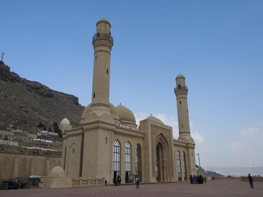 Baku: Gobustan, Volcanoes, Fire Temple and Yanardag Day Trip - Ateshgah Fire Temple and the Zoroastrian connection