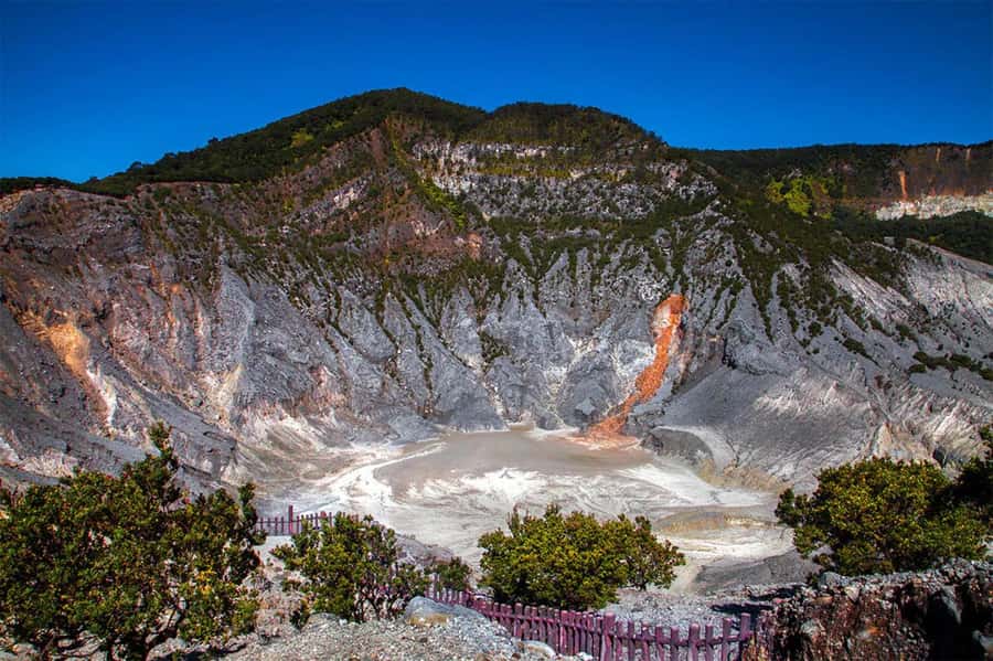 Bandung : Trip of Volcano Active Mountain Tour Guide - Tangkuban Perahu: begin with Java’s volcanic scenery