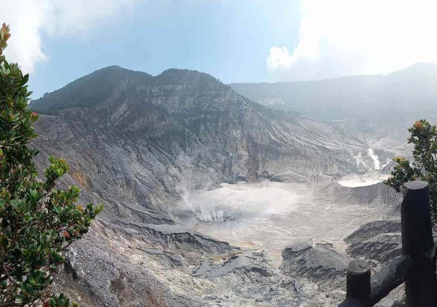 Bandung: White Crater Volcano Guided Day Trip - What this Bandung day trip is really offering