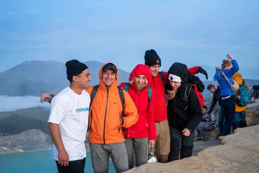 Banyuwangi/Bali: Ijen Crater Blue Fire & Sunrise Guided Tour - The base camp pause before the climb