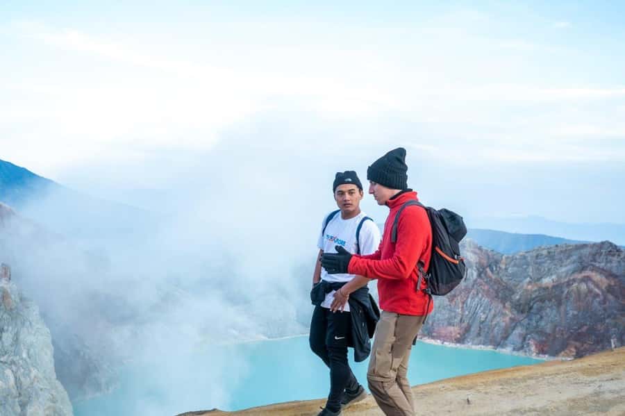 Banyuwangi/Bali: Ijen Crater Blue Fire & Sunrise Guided Tour - Who should book this Ijen experience