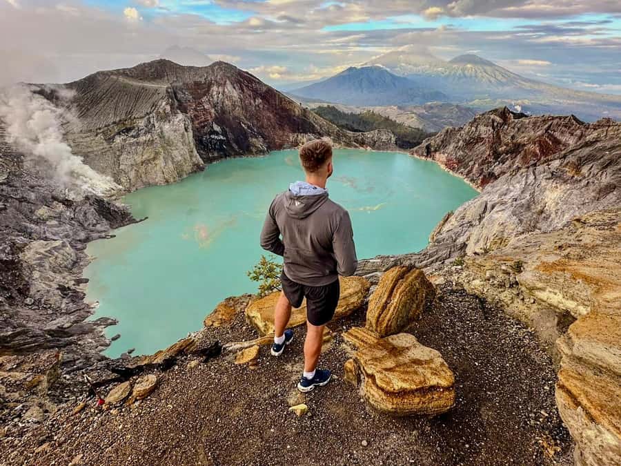 Banyuwangi/Bali: Ijen Volcano Midnight Blue Fire Guided Tour - Why Ijen is worth losing sleep over