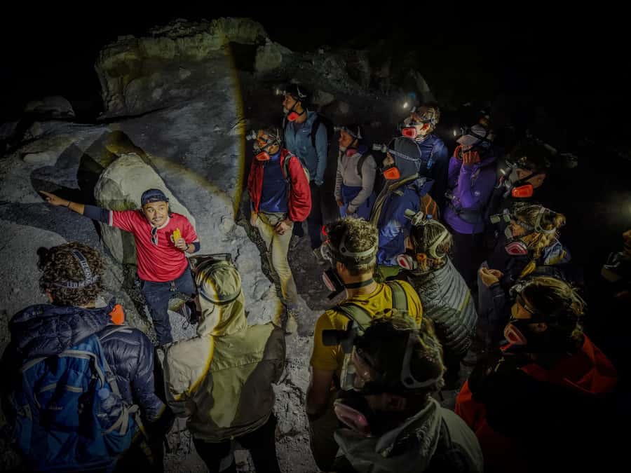 Banyuwangi/Bali: Ijen Volcano Midnight Blue Fire Guided Tour - The 02:00 climb through darkness