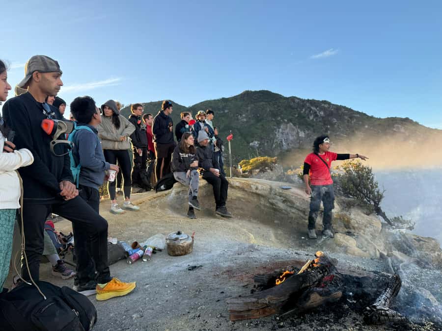 Banyuwangi/Bali: Ijen Volcano Midnight Blue Fire Guided Tour - 06:00 return and the Bali version