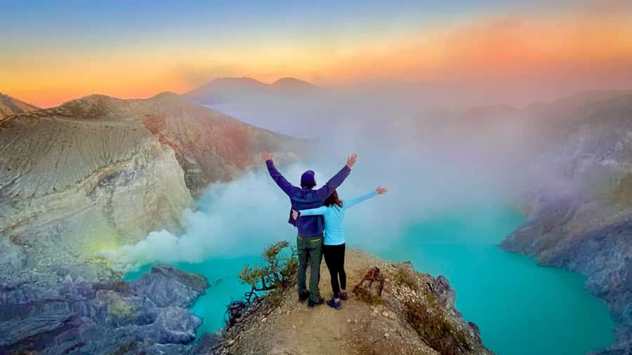 Banyuwangi: Ijen Crater Bluefire and Sunrise Guided Trek - Key points to know before booking