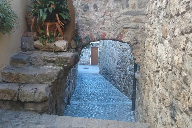 Besalu,Banyoles Lake & Garrotxa Volcanoes Small Group from Girona - The uphill walk to Santa Margarida’s crater