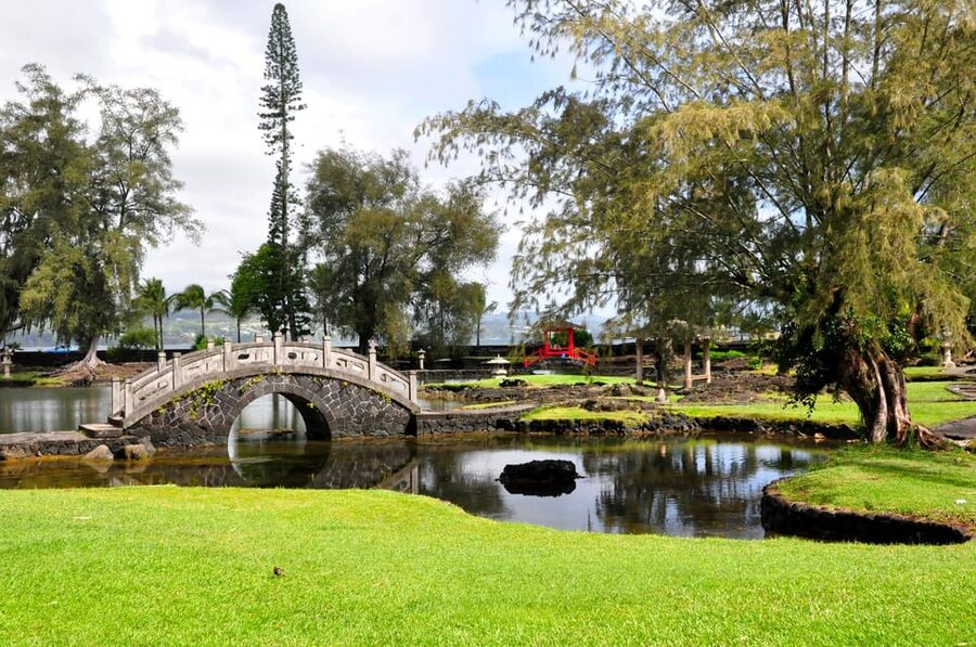 Big Island: Hawaii Volcanoes National Park and Hilo Tour - Walking through Nahuku Lava Tube