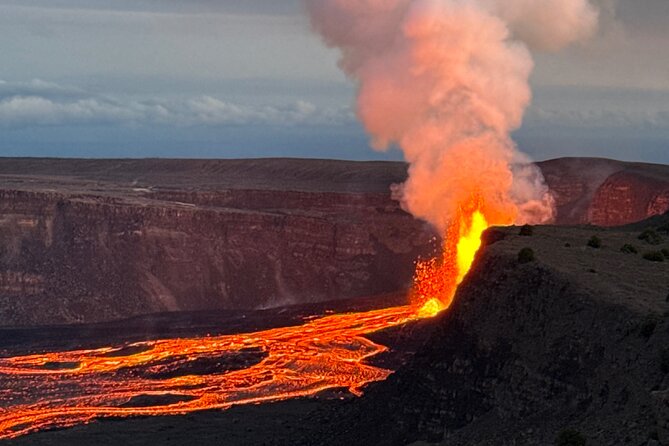 Big Island Waterfalls, Blacksand Beaches, Lava Tubes & Volcanoes - The Big Island highlights in one well-planned day