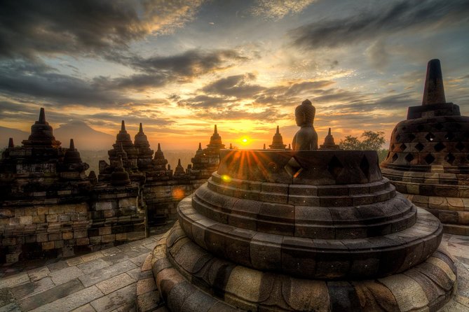 Borobudur Sunrise from setumbu Hill , Merapi Volcano & Prambanan Full Day Tour - Setumbu Hill before sunrise