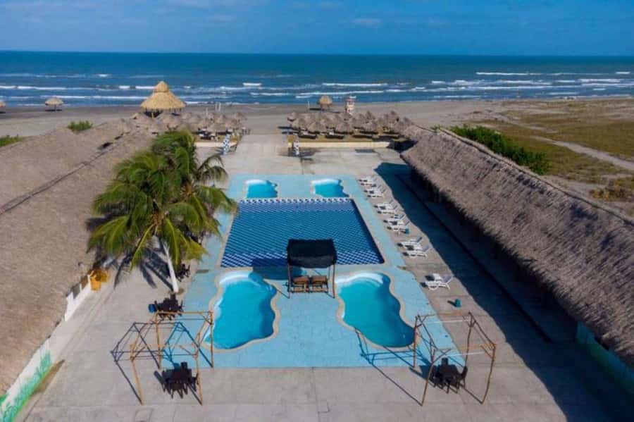 Cartagena: Mud Volcano Tour with Lunch, Pool, and Beach - Who will enjoy this tour most