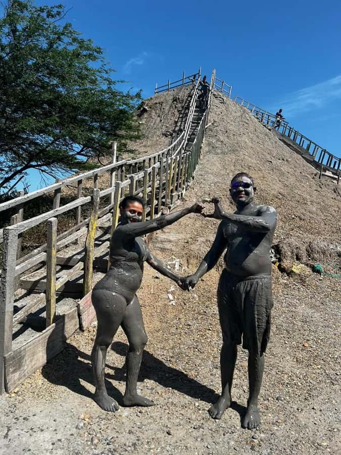 Cartagena: Totumo Mud Volcano with Bilingual Guide - Washing off in the swamp