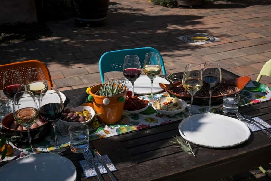 Catania: Etna Urban Winery Sicilian Lunch with Wine Tasting - Why this Catania wine experience feels different