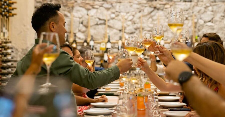 Catania: Volcanic Wine Tasting in a Metropolitan Market - Starting Inside Piazza Scammacca