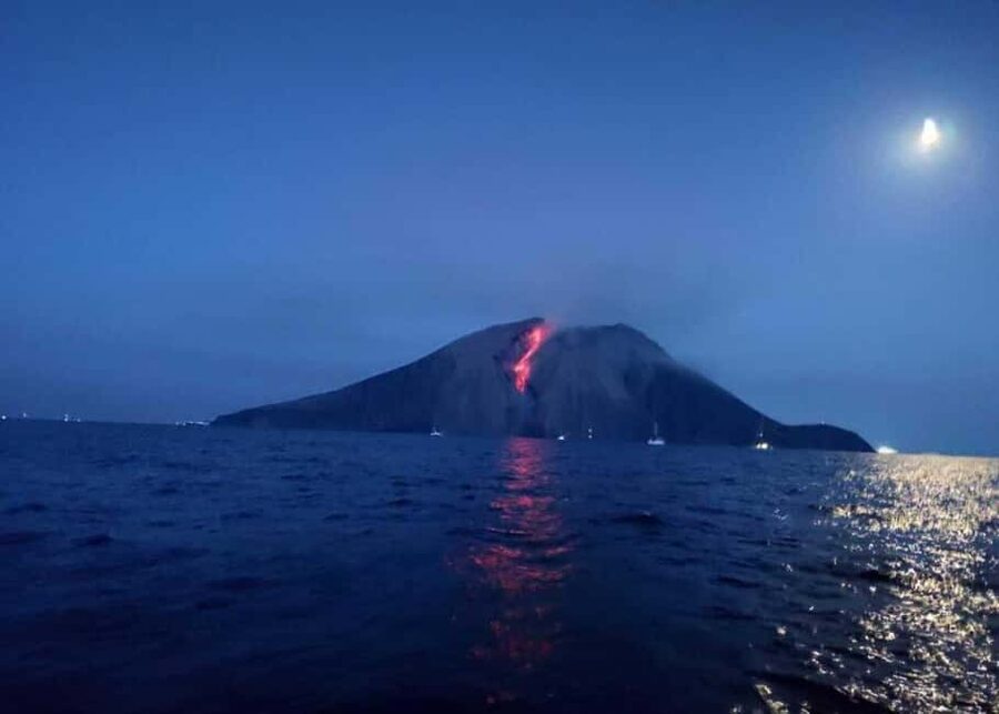 Da Lipari: Tour in Barca Panarea & Stromboli PICCOLO GRUPPO - The 50-minute crossing to Stromboli