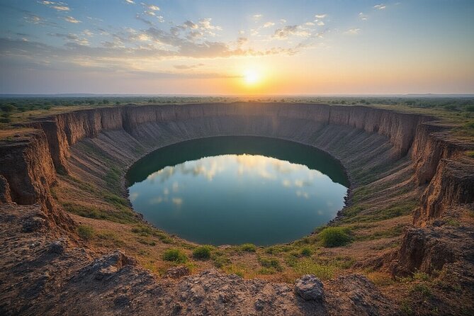 Day Trip to Lonar Crater Lake Explore Cosmic Mysteries - Entering the crater and seeing the green water