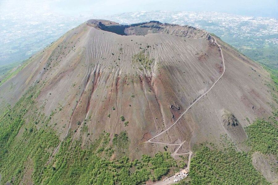 Discover Mt. Vesuvius: Private 3-Hour Tour from Pompeii - Free time beside the volcanic crater
