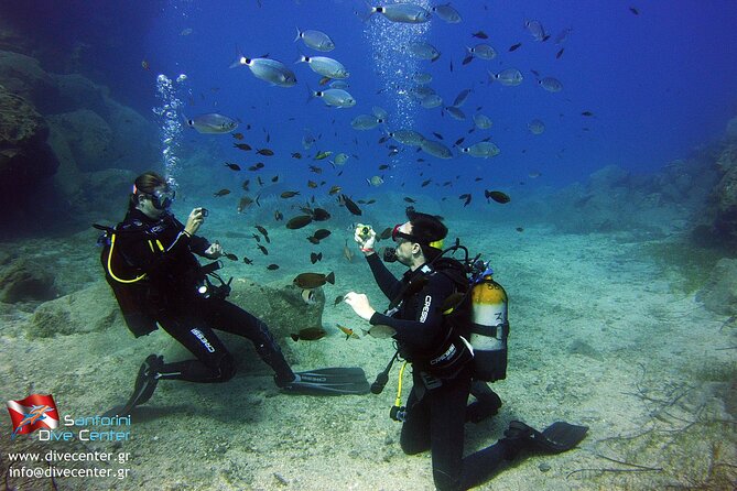 Discover Scuba Diving in the Caldera of the Volcano in Santorini - The first 20 minutes: equipment, signals, and breathing