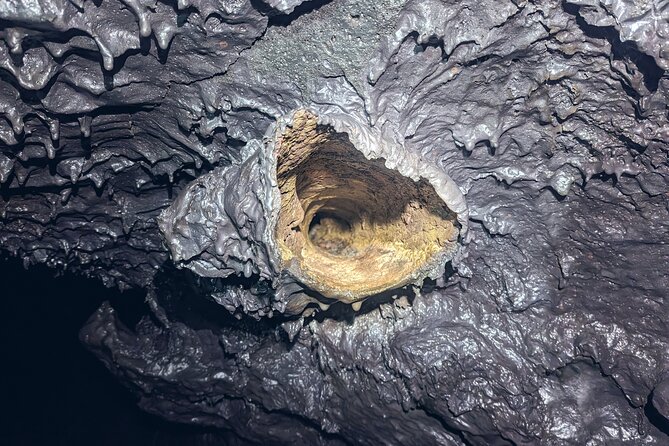 Discovery of the lava tubes 2004 of Piton de la Fournaise - The short crawl you should take seriously