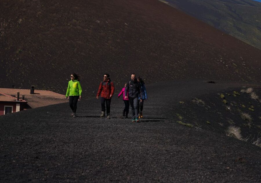 Etna: hiking to a stunning viewpoint over Valle del Bove - The return route and the final tasting