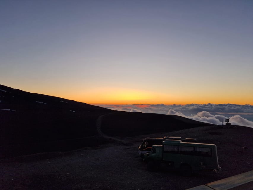Etna North Sunset: Summit area & Craters of 2002 - Guide quality and language