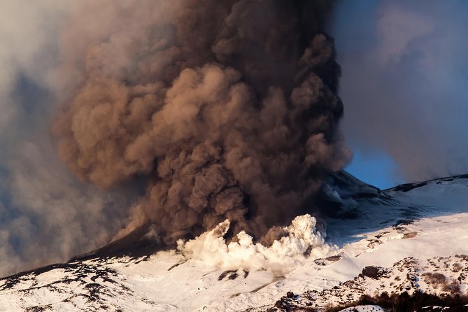 Etna: Winter excursion to 3.000mt - Viewing the summit craters from a safe distance