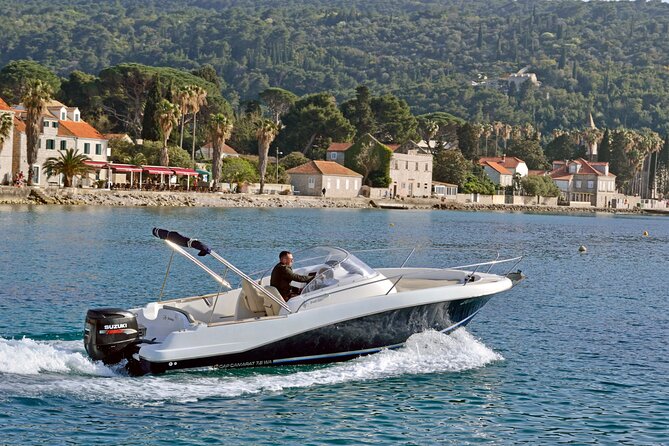 Explore Santorini and its volcanic wonders with Alex Private Boat - What the three-hour length really means