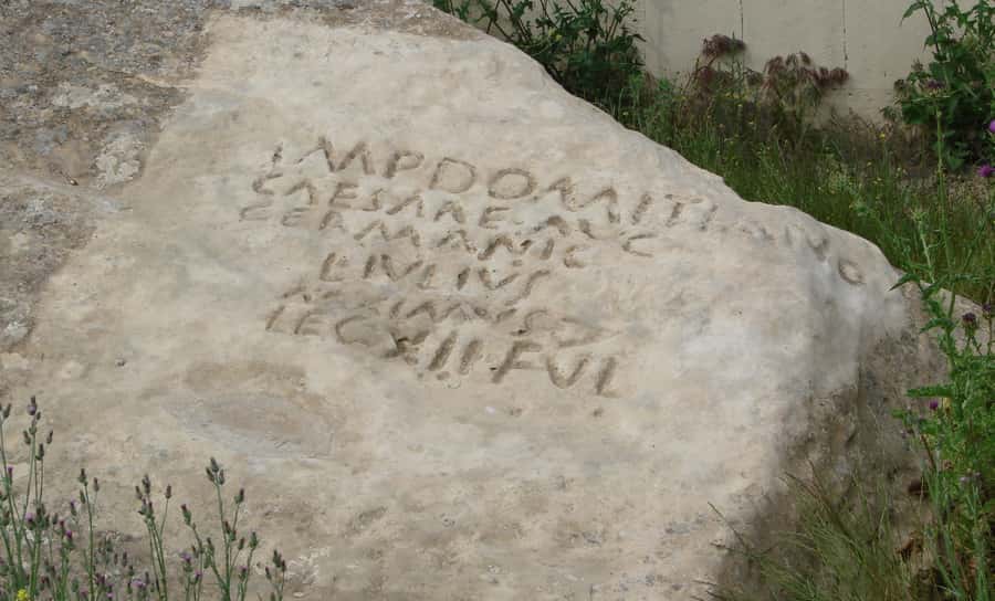 From Baku: Gobustan, Mud Volcanoes & Mosque Private Tour - Gobustan: where Stone Age marks meet open rock